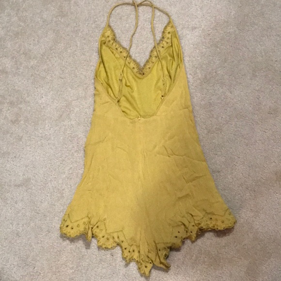 Lulu’s sunbeam yellow embroidered romper - Picture 5 of 9